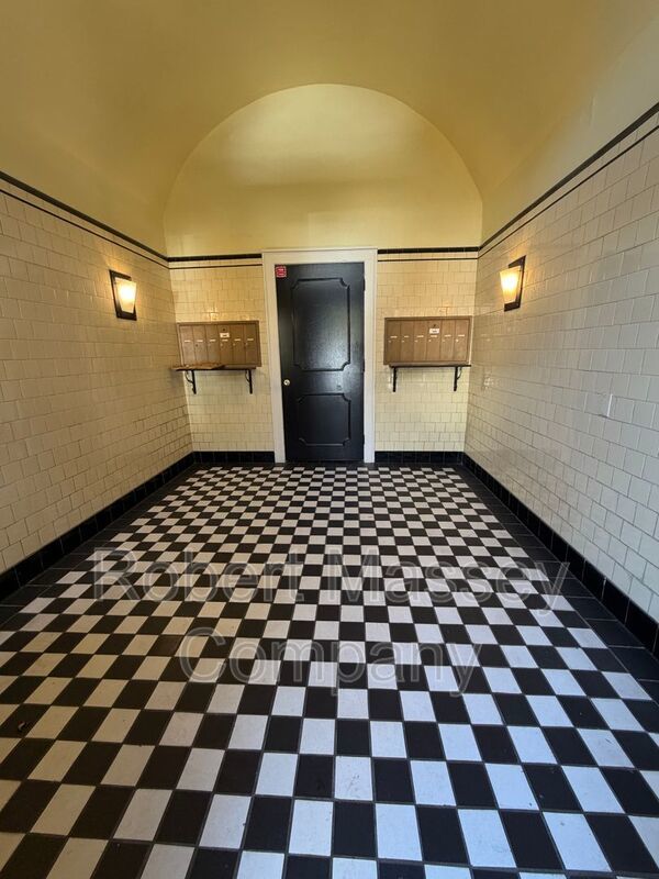 Highlands 1 Bedroom 1 Bath RENOVATED Apartment property image