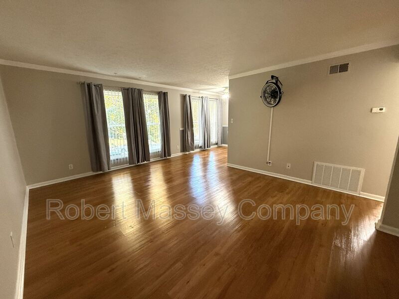 Charming 2 bedroom 1 bath property image