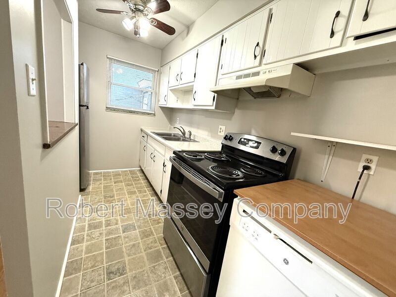 Charming 2 bedroom 1 bath property image
