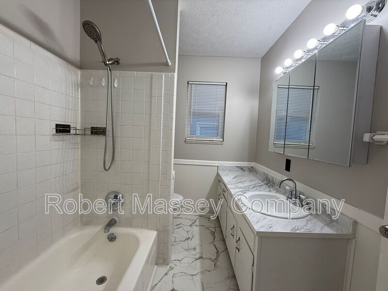 Charming 2 bedroom 1 bath property image