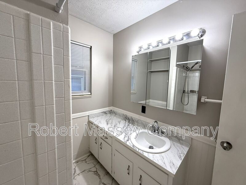 Charming 2 bedroom 1 bath property image