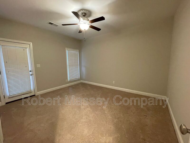 GORGEOUS 2 BEDROOM 2 BATH CONDOS IN PRIME LOCATION!! property image